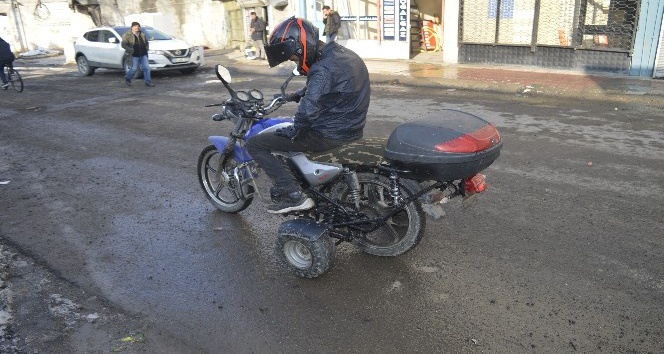 Kışın motosikletini kullanamayınca ATV’ye dönüştürdü