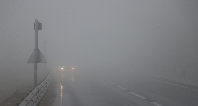 Bolu Dağı’nda sis nedeniyle görüş mesafesi 25 metreye kadar düştü