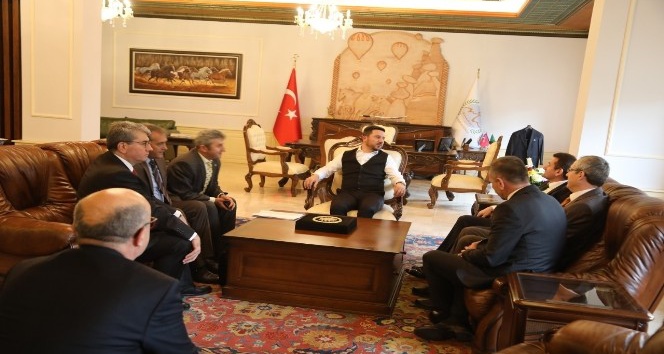 Orman Bölge Müdürü Çapkın, Belediye Başkanı Arı’yı ziyaret etti