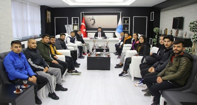 Kilisli sporcular şampiyonluk sevincini Rektör Karacoşkun’la paylaştı