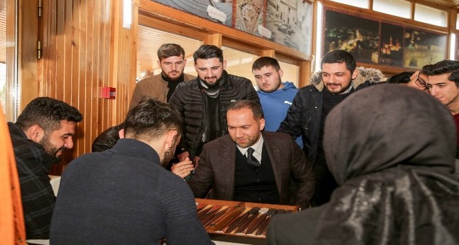 Davet twitter’dan Çaylar Niğde Belediye Başkanı Özdemir’den