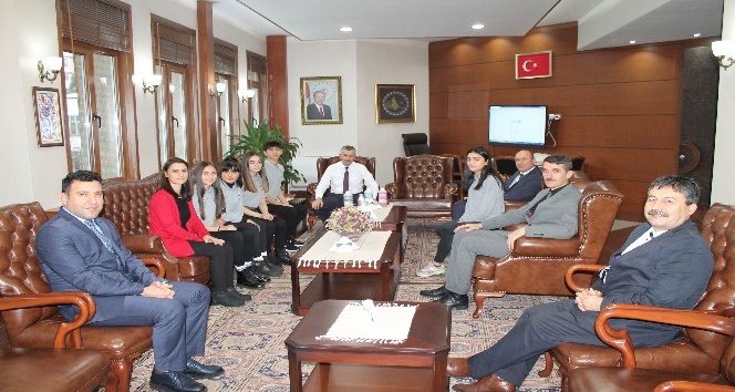 Eren Enerji Lisesi heyeti Vali Bektaş’ı ziyaret etti