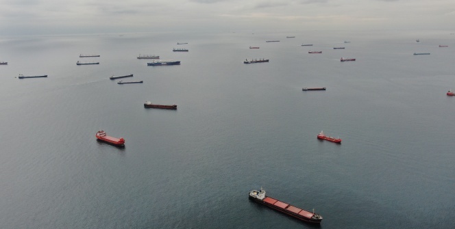 Zeytinburnu açıkları, gemi yoğunluğundan limana döndü