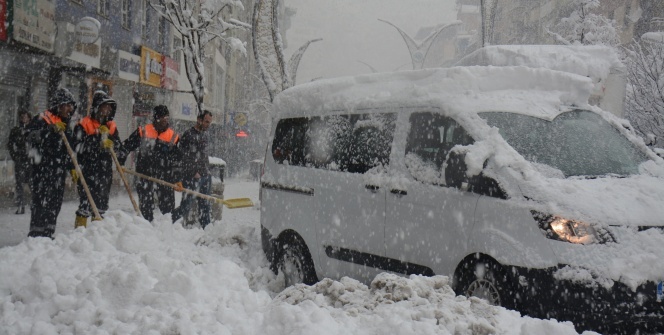 Hakkari kara gömüldü