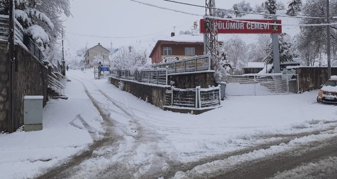 Tunceli’de kar yağışı, 161 köy yolu kapandı, iki ilçede taşımalı eğitime ara verildi