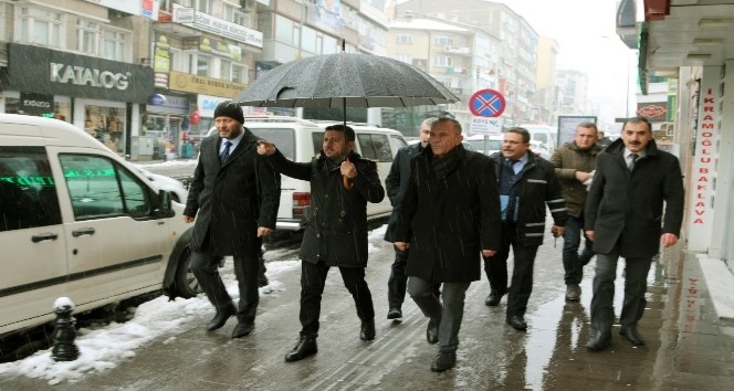 Başkan Arı, karla mücadele çalışmalarını inceledi