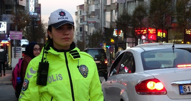 Abla-kardeş aynı şehirde trafik polisi olarak görev yapıyor