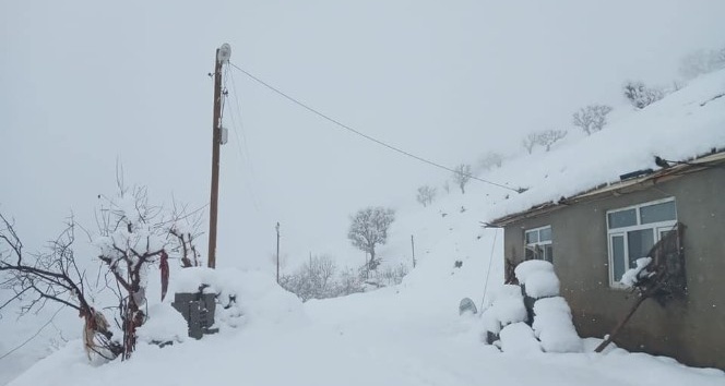 Sason’da kar yağışı ulaşımı olumsuz etkiledi
