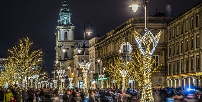 Polonya'da 4,5 milyon lamba kullanılarak yapılan yılbaşı süslemelerine yoğun ilgi