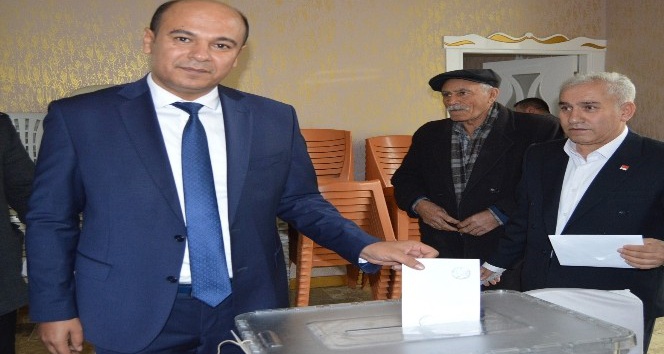 CHP Besni ilçe Başkanı Vakkas Açar oldu