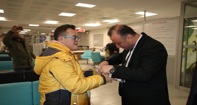 Sinop Belediye Başkanı Ayhan’dan yılbaşında çalışanlara ziyaret