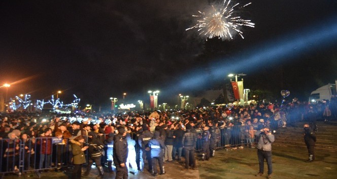 Bolu’da kent merkezinde yeni yıl coşkusu yaşandı