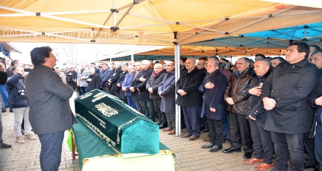 CHP’li Öztunç’un babasının cenazesi toprağa verildi
