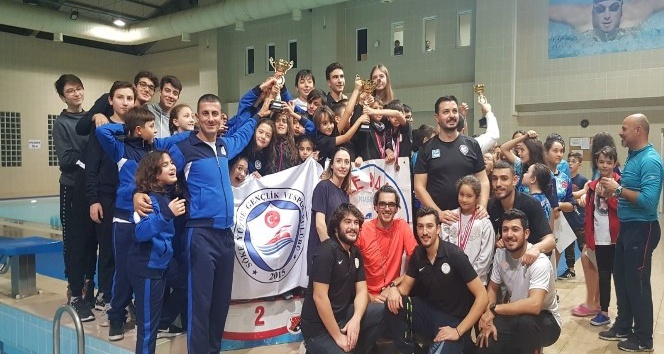 Söke Yüzme Gençlik ve Spor Kulübü Takımı il ikincisi oldu