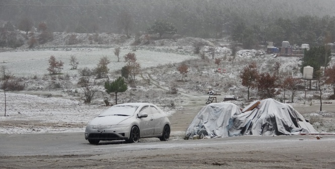İstanbul’un yüksek kesimlerinde kar yağışı etkili olmaya başladı