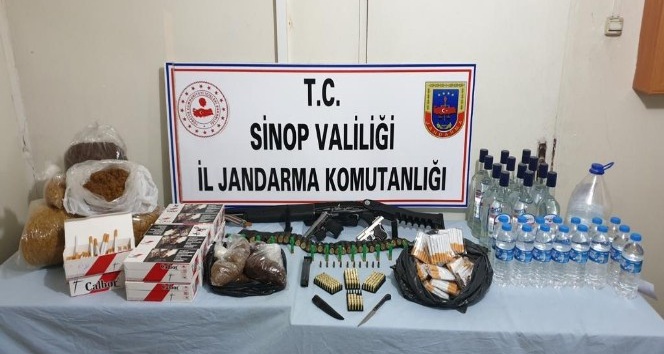 Sinop’ta etil alkol, kaçak tütün ve ruhsatsız silahlar ele geçirildi