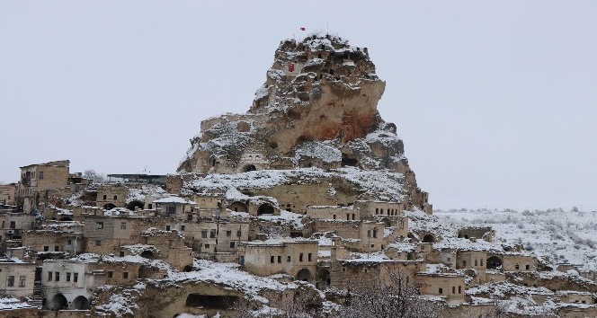 Kapadokya’da Çinli turistlerin kar keyfi