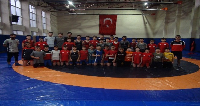 Geleceğin güreşçileri Yozgat’ta yetişiyor