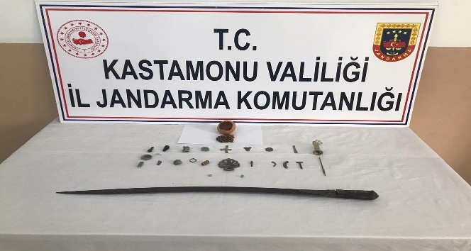 Jandarma ekiplerinden arkeolojik eser kaçakçılarına operasyon