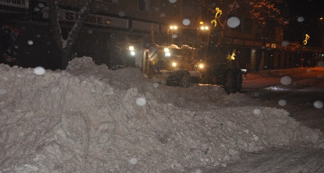 Bulanık Belediyesi’nden karla mücadele çalışması