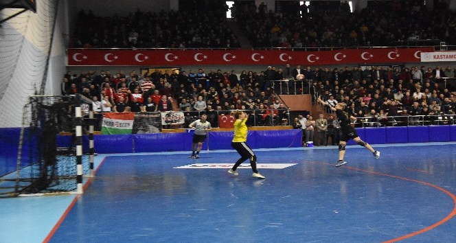 EHF Kupası: Kastamonu Belediyespor: 30 - Schaeffler: 31