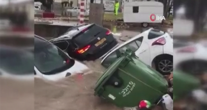 Tel Aviv'de sel felaketi: 2 ölü