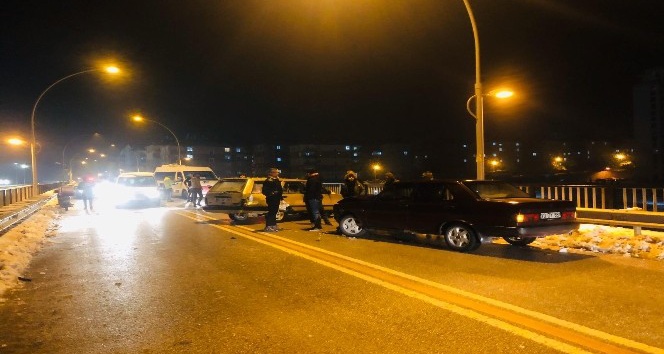 Karaman’da 7 aracın karıştığı zincirleme kaza ucuz atlatıldı