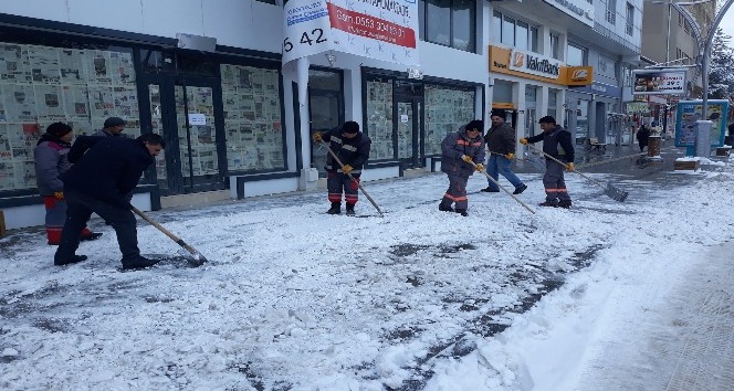 Bayburt Belediyesinden hummalı karla mücadele çalışması
