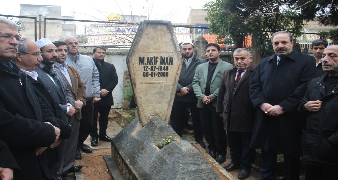 Mehmet Akif İnan mezarı başında anıldı