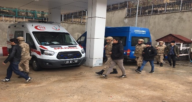 Elazığ’da bir minibüste 31 kaçak göçmen yakalandı