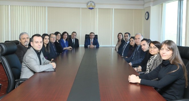 Trakya Üniversitesi Rektörü Prof. Dr. Tabakoğlu, yeni atanan ve yükselen öğretim üyeleriyle bir araya geldi