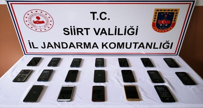 Siirt’te 16 adet kaçak cep telefonu ele geçirildi