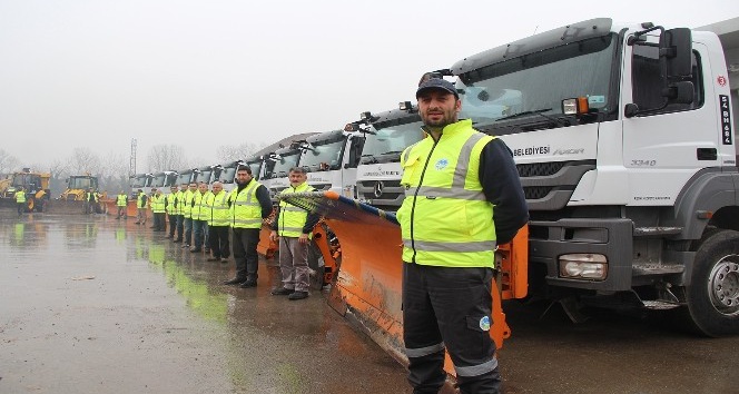 Büyükşehir 60 araç 150 personel ile karla mücadeleye hazır