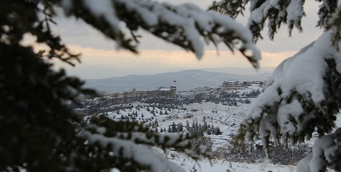 Elazığ'da kar, kartpostallık görüntüler oluşturdu