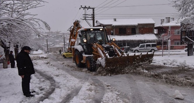 Çan Belediyesi karla mücadele çalışmalarını sürdürüyor