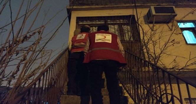 Kızılay Silopi’de ihtiyaç sahibi ailelere yardımda bulundu