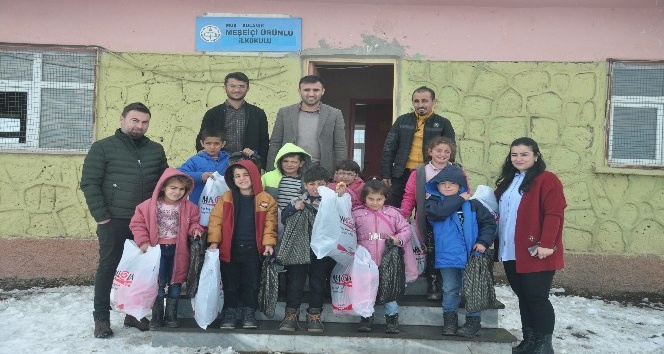 TÜGVA’dan köy çocuklarına yardım