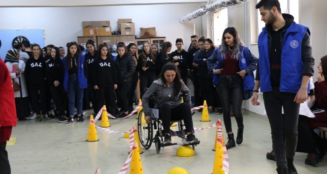 Engellileri anlayabilmek empati parkuru oluşturdular