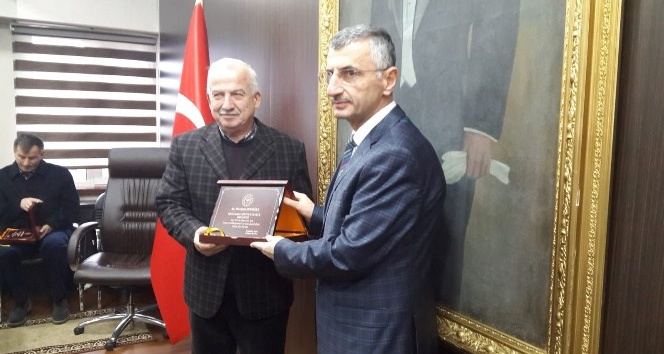 Acil servisin yenilenmesine destek verenlere plaketleri verildi