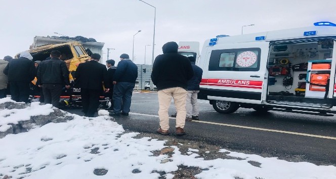 Konya’da kamyonla tır çarpıştı: 1 yaralı