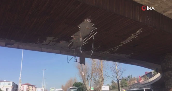 Beşiktaş'ta üst geçide vinç çarptı