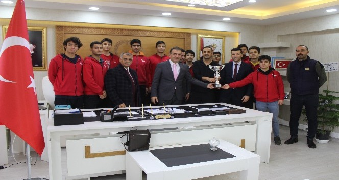 Sınav Koleji basketbol takımı, bölge turnuvasında Diyarbakır’ı temsil edecek