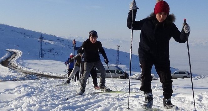 Sporcular, kayaklı koşu şampiyonasına yüksek kesimlerde hazırlanıyor