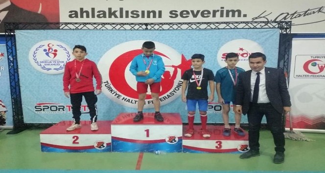 Uşaklı öğrenci ‘Halter Şampiyonası’nda’ Türkiye 2. oldu