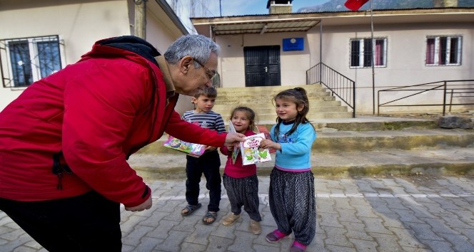 Osmaniye fotoğraf sanatçıları derneğinden köy okullarına kitap desteği