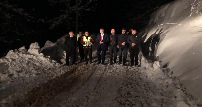Başkan Babaoğlu’ndan gece çalışan kar timine jest
