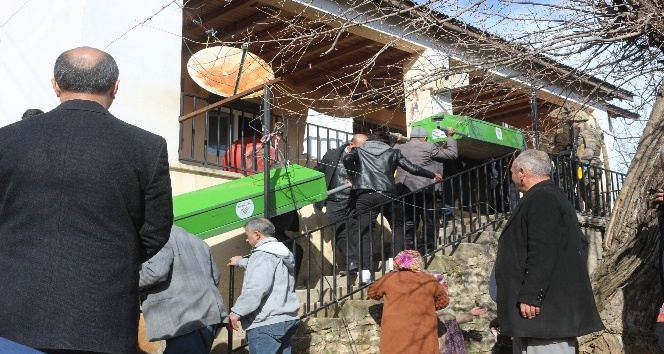 Engelli aileyi ölüm ayırdı