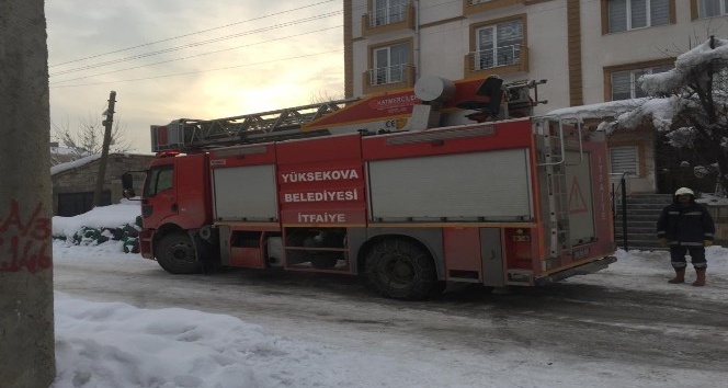Yüksekova’da yangın korkuttu