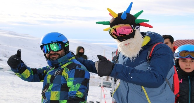 Kar özlemi kayak merkezini tatilcilerle doldurdu