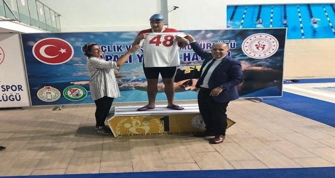 Gençlik ve Spor İl Müdürlüğü özel sporcusu yüzme yarışlarında birinci oldu